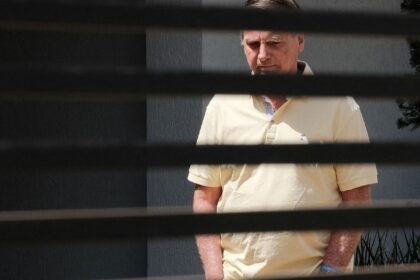 bolsonaro-presta-depoimento-a-policia-sobre-apreensao-de-arma