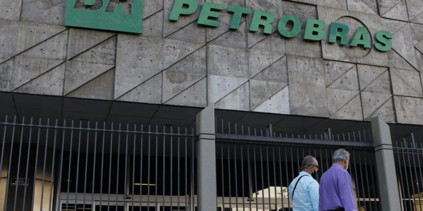 com-alivio-da-guerra,-petrobras-reduz-preco-do-querosene-de-aviacao