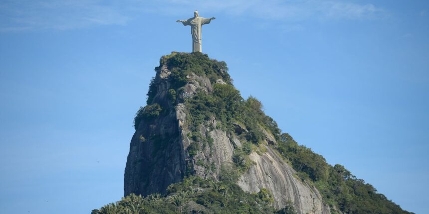 cristo-redentor-tera-novas-escadas-e-elevadores-de-acesso