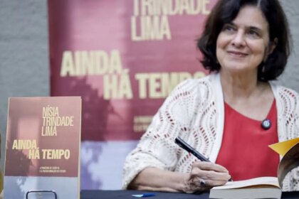 nisia-trindade-lanca-livro-sobre-bastidores-da-covid-19
