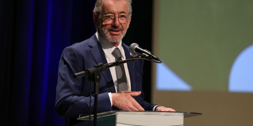 brasil-nao-vai-abandonar-a-mesa,-diz-ministro-sobre-taxacao-dos-eua