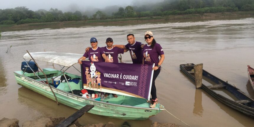 profissionais-de-saude-vencem-desafios-para-vacinacao-em-area-indigena