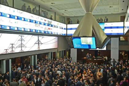ibovespa-volta-aos-174-mil-pontos-com-aposta-na-selic,-e-dolar-cai