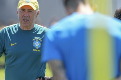 ancelotti-da-pista-de-martinelli-para-vaga-de-paqueta-contra-noruega