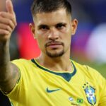bruno-guimaraes-projeta-duelo-com-odegaard-e-alerta-sobre-bola-parada