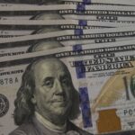 dolar-cai-a-r$-5,13,-e-bolsa-recua-em-dia-de-ajuste-no-mercado