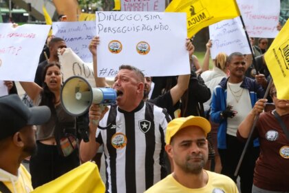 camelos-protestam-contra-programa-da-prefeitura-no-rio