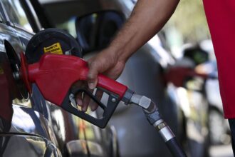 governo-adia-reuniao-que-pode-aumentar-etanol-na-gasolina-para-32%