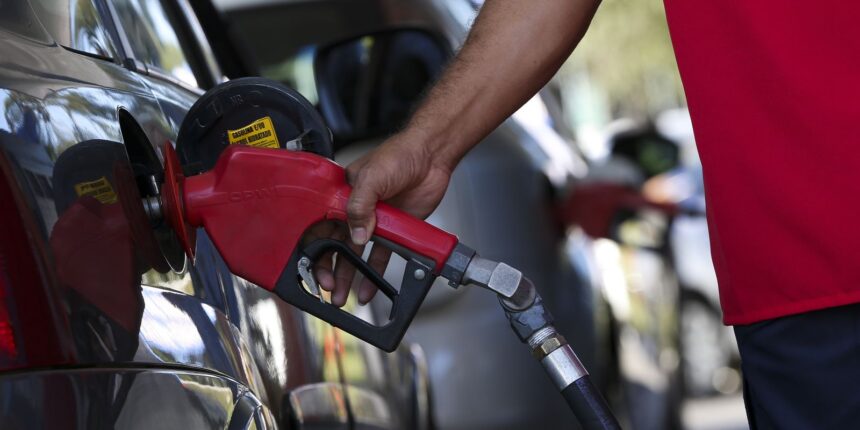 governo-adia-reuniao-que-pode-aumentar-etanol-na-gasolina-para-32%