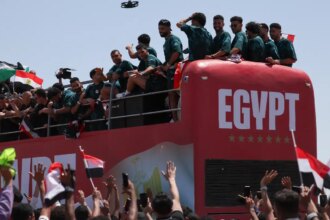 jogadores-do-egito-sao-recebidos-como-herois-apos-atuacao-na-copa