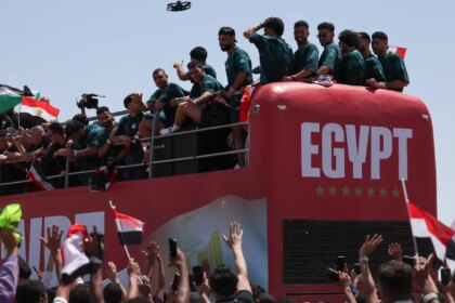 jogadores-do-egito-sao-recebidos-como-herois-apos-atuacao-na-copa