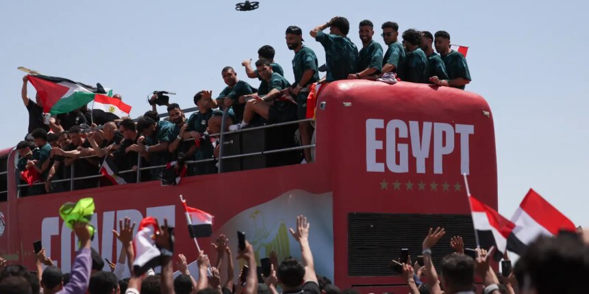 jogadores-do-egito-sao-recebidos-como-herois-apos-atuacao-na-copa