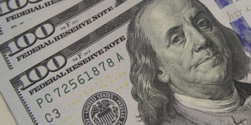 dolar-encosta-em-r$-5,10-com-tarifaco-e-tensao-global
