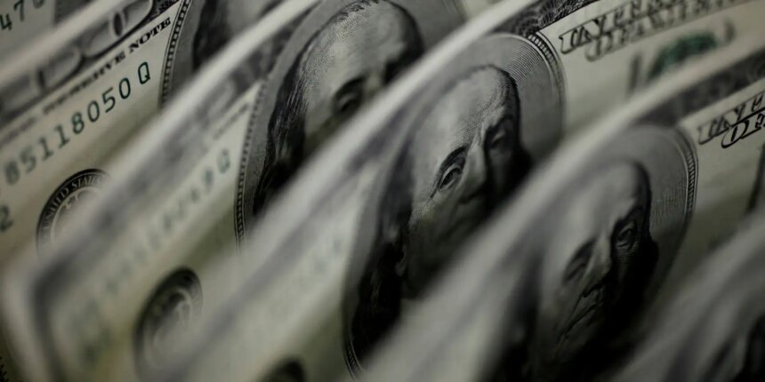 dolar-sobe-para-r$-5,11,-e-bolsa-fica-estavel,-apesar-de-tensao-global