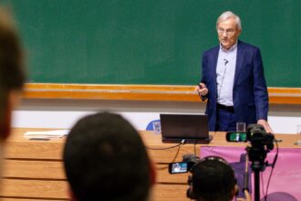 nobel-da-economia-diz-que-impacto-da-ia-no-emprego-e-superestimado