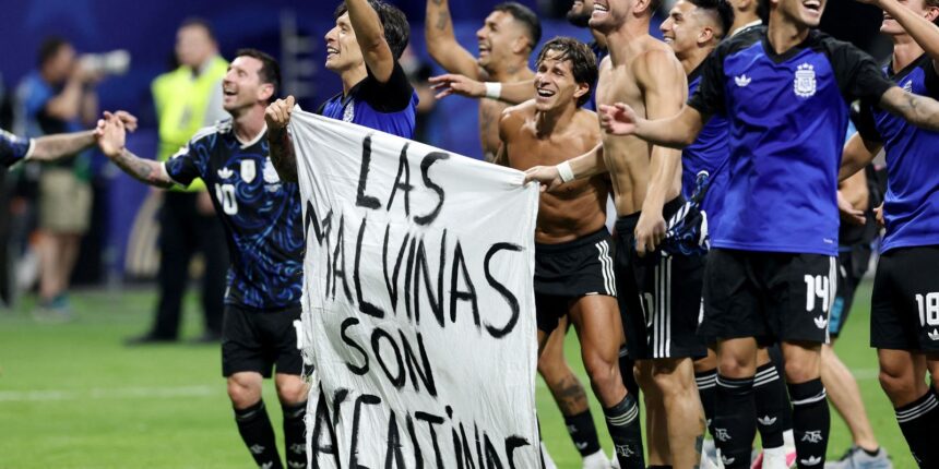 ato-de-jogadores-argentinos-reacende-debate-sobre-dominio-das-malvinas