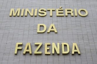com-precatorios,-previsao-de-deficit-primario-soma-r$-52-bilhoes