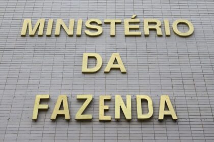 com-precatorios,-previsao-de-deficit-primario-soma-r$-52-bilhoes