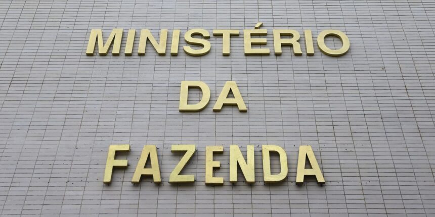 com-precatorios,-previsao-de-deficit-primario-soma-r$-52-bilhoes