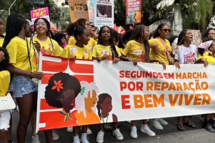 julho-das-pretas:-mulheres-negras-marcham-pelas-ruas-de-todo-pais