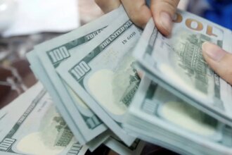 dolar-fecha-no-maior-valor-em-duas-semanas-com-queda-no-petroleo