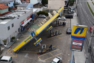 policia-investiga-morte-de-tres-eletrocutados-apos-ventania-no-rio