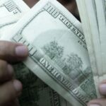 dolar-fecha-estavel,-mas-acumula-queda-de-1,82%-em-julho