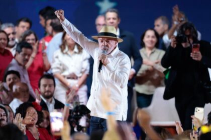 pt-oficializa-candidatura-de-lula-a-presidencia