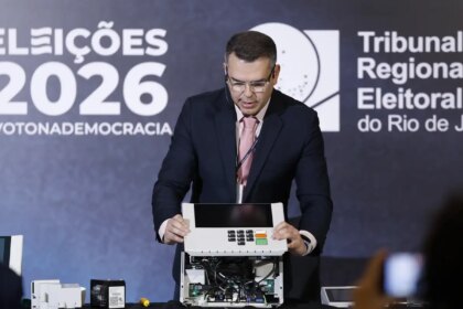 tre-rj-abre-urna-para-o-publico-e-defende-seguranca-do-voto-eletronico