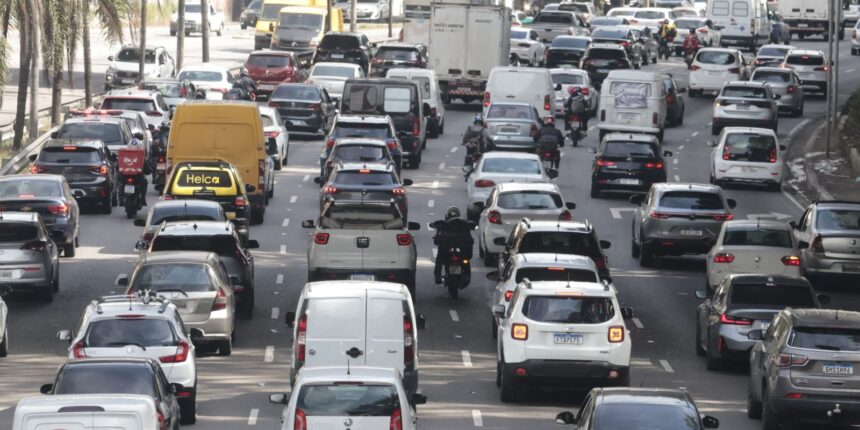 greve-de-trens-em-sp-causa-congestionamento-de-mais-de-2-mil-km