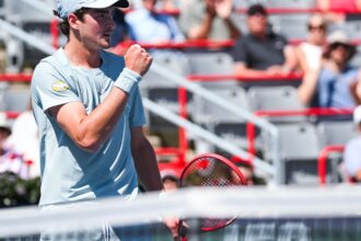joao-fonseca-supera-tsitsipas-na-estreia-do-masters-1000-de-montreal