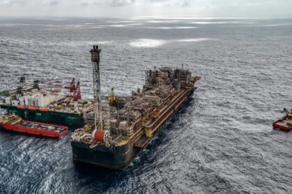 petroleiros-pedem-petrobras-mais-estatal-e-menor-repasse-a-acionistas