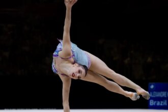 babi-e-maria-eduarda-brilham-em-1o-dia-do-mundial-de-ginastica-ritmica
