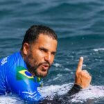 wsl:-italo-ferreira-domina-tubos-em-teahupoo-e-avanca-as-semifinais