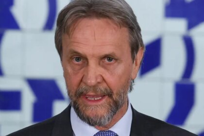 apos-avc-isquemico,-lider-do-pt-na-camara-continua-internado