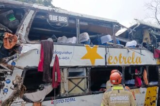 nove-pessoas-morrem-em-tombamento-de-onibus-em-petropolis