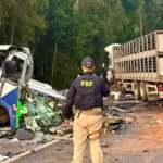 acidente-entre-onibus-e-caminhao-mata-23-pessoas-em-estrada-no-parana