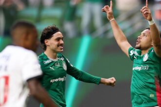 palmeiras-goleia-vasco-e-volta-a-abrir-frente-no-brasileirao:-4-a-1