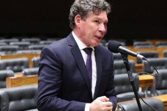hugo-motta-indica-presidente-da-comissao-da-mp-da-taxa-das-blusinhas