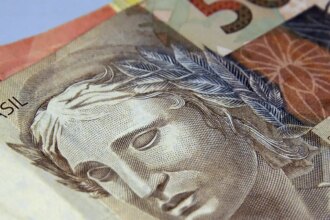 brasileiros-retiram-r$-10,5-bilhoes-da-poupanca-em-agosto