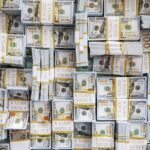 com-pessimismo-externo,-dolar-sobe-0,47%-e-aproxima-se-de-r$-5,20