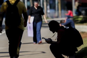 percentual-de-jovens-nem-nem-no-brasil-cai-para-22,4%,-mostra-estudo