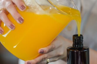 anvisa:-veja-a-lista-de-cosmeticos-que-podem-ter-fabricacao-artesanal