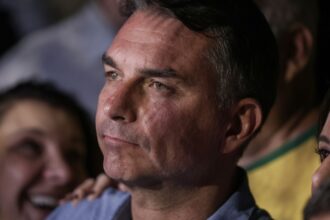 mendonca-multa-flavio-por-impulsionar-post-negativo-contra-lula