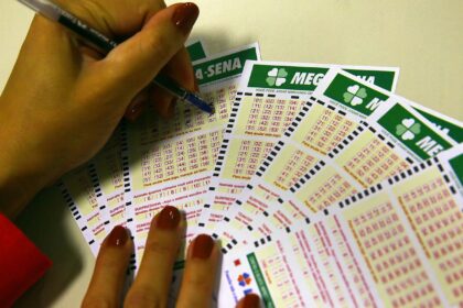 mega-sena-acumula-para-r$-112-milhoes;-confira-os-numeros-sorteados