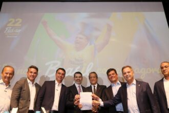 flavio-bolsonaro-recebe-apoio-de-governadores-eleitos-e-cury