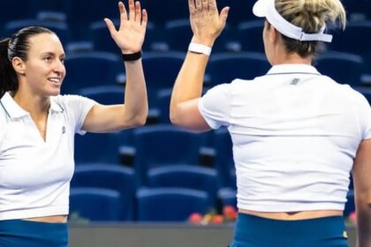 dupla-de-stefani-bate-campeas-olimpicas-e-avanca-a-semi-em-pequim
