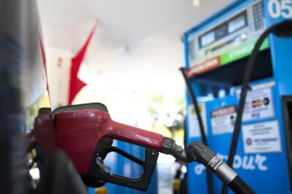 tributos-da-gasolina-sao-zerados-e-subsidios-a-combustiveis,-ampliados
