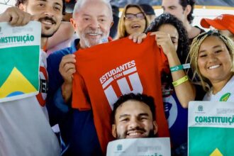 lula-garante-versao-universitaria-do-pe-de-meia-caso-seja-reeleito
