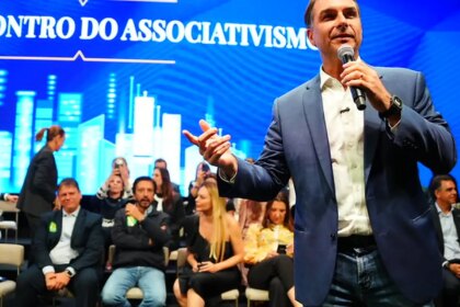 flavio-faz-visita-ao-pai-em-prisao-domiciliar-e-recebe-apoios-em-sp